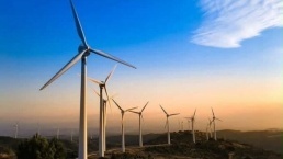 مصر.. خط نقل كهرباء 500 كيلو فولط لربط طاقة الرياح في خليج السويس بالشبكة الوطنية