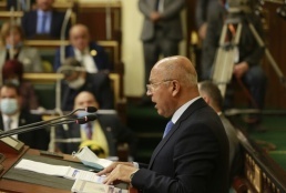 تصريح لوزير النقل بشأن قروض وزارته يشعل جدلا واسعا في مصر