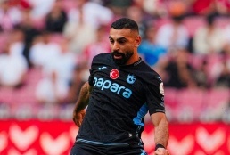شاهد.. محمد صلاح يهدر فرصة تسجيل هدف
