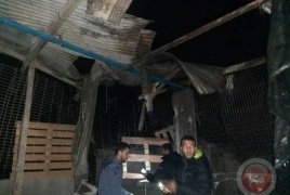 بالصور- نجاة أسرة من مخيم المغازي بعد سقوط قذائف على منزلها