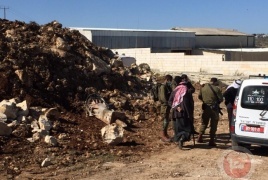 قوات الاحتلال تجرف أراض جنوب بيت لحم وتمنع الصحفيين من العمل