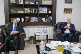 الرجوب يطلع السفير المصري على آخر التطورات السياسية