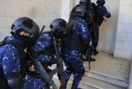  في الخليل .. اعتدى بسكين على سيدة لا يعرفها وتسبب بحادث سير لخلاف مع والده!