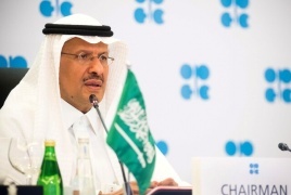 وزير الطاقة السعودي: على منتجي النفط الاستمرار في توخي أعلى درجات الحذر
