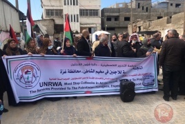 لاجئون غاضبون يغلقون مقرات التموين التابعة للأنروا بقطاع غزة