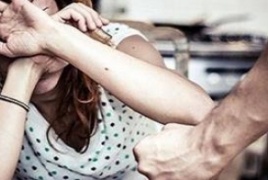 العنف الجسدي والنفسي.. هل المرأة &ldquo;الحلقة الأضعف&rdquo; بجائحة &ldquo;كورونا&rdquo;؟