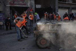 غزة تلملم جراحها بأكبر حملة تطوعية بعنوان "حنعمرها" لتنظيف الشوارع من آثار عدوان الاحتلال.