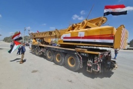  دخول أكثر من 35 آلية مصرية عبر معبر رفح لإزالة آثار العدوان