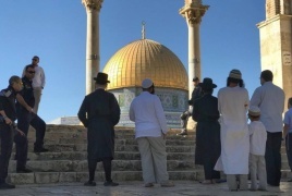  عشرات المستوطنين يقتحمون باحات الأقصى