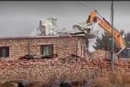 الاحتلال يهدم منزلا يأوي 20 شخصا شمال الخليل