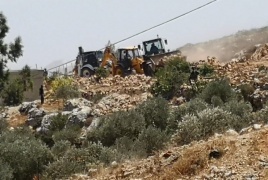 جرافات الاحتلال تقتلع عشرات الأشجار جنوب نابلس