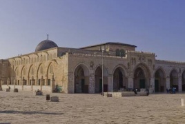 الاحتلال يقطع أسلاك مكبرات الصوت في الأقصى ولا يزال يحاصر المصلى القبلي