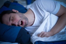 تعاني من الشخير؟.. 5 طرق فعالة قد تساعدك في علاجه