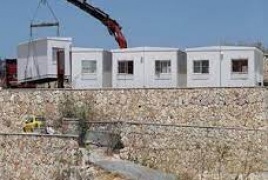 الاحتلال يخلي 9 كرافانات من بؤرة استيطانية عشوائية جنوب الخليل