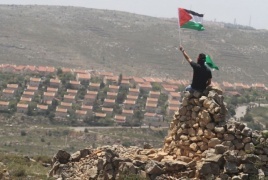 الجيش الإسرائيلي يبدأ بإزالة المحلات لتوسيع شارع حزما القدس