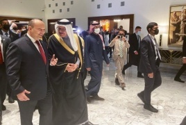 بينيت بالبحرين: نواجه معا "إيران وأتباعها"