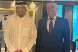  الشيخ يلتقي نائب رئيس الوزراء وزير الخارجية القطري في الدوحة