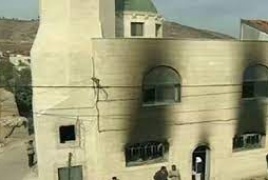 مستوطنون يحرقون مركبة ويحطمون نوافذ مسجد جنوب نابلس