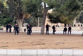 بحماية جيش الاحتلال ... أكثر من 200 متطرف يقتحمون المسجد الاقصى المبارك