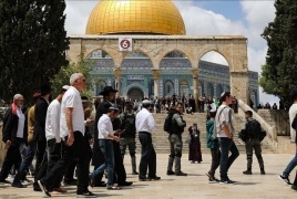 الحسيني يحذر من تفجر الأوضاع.. اقتحامات واعتداءات تشعل توترا عنيفا في القدس 