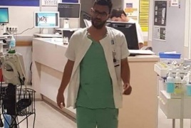 هداسا تفصل طبيبا بعد تقديمه الحلوى لطفل جريح