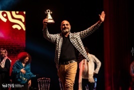 الفنان الفلسطيني غسان اشقر يحصد جائزة أفضل ممثل في قرطاج