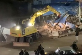 قوات الاحتلال تهدم منشآت تجارية في بلدة حزما
