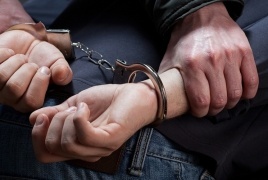 الشرطة تقبض على مطلوبين إثنين للعدالة لصدور 70 مذكرة قضائية بحقهما في الخليل