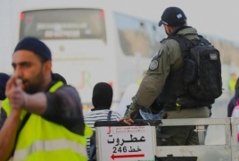 حواجز ومعيقات.. هكذا أدى الفلسطينيون الجمعة الأولى من رمضان بالأقصى