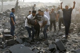 أستشهاد خمسة مواطنين في قصف الاحتلال منزلا وسط قطاع غزة.