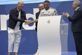 ظهر الفرنسي كيليان مبابي، المنضم حديثا إلى ريال مدريد، لأول مرة بقميص ريال مدريد وحفل أسطوري لصفقة تاريخية .