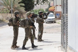 اعلن الهلال الاحمر الفلسطيني عن أصابة  شابا بالرصاص الحي في بلدة اذنا غرب الخليل .
