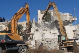 هدم الاحتلال  منزلا ومحطة محروقات ومغسلة في بلدة الطور شرق القدس المحتلة