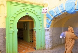  اقتحم رجل حماما شعبيا للنساء ويطعن زوجته بالسكين