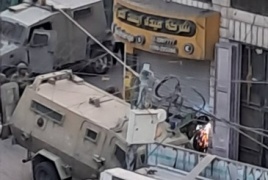 أغلقت قوات الاحتلال شركة صرافة في إذنا ويصادر محتوياتها 