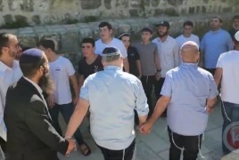 احتفالا مجموعة من المستوطنين في الأقصى لاستشهاد نصر الله