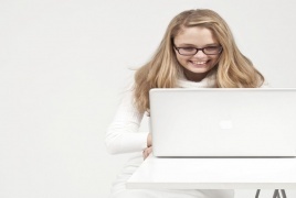 أعلنت الدكتورة أليسيا ميلينيس عن دور النظارات المطلية في حماية العين