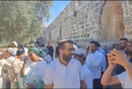 اقتحمت مجموعة من المستوطنين المسجد الأقصى بمناسبة رأس السنة العبرية .