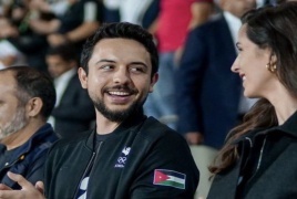 تفاعل ولي عهد الأردن وزوجته مع هذا الهتاف أحد المشجعين في مباراة الأردن