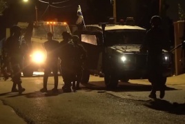 الاحتلال يعتقل شابا ويصادر معدات مطبعة من مخيم العروب شمال الخليل