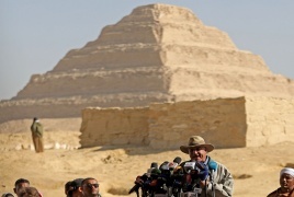 علق عالم الآثار زاهي حواس يعلق على واقعة "كلب الهرم"