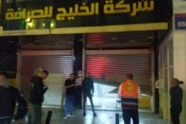 داهمت قوات الاحتلال محلا للصرافة، في مدينة البيرة.