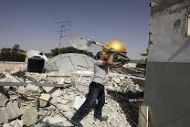 جبر الاحتلال  مواطنا على هدم منزله ذاتيا في سلوان
