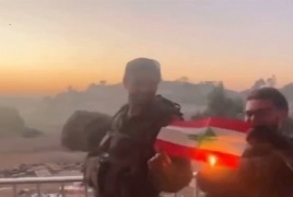 صرح المتحدث باسم جيش الاحتلال عن  حرق جنود لعلم لبنان انتهاك لقواعد وقيم الجيش