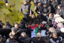 شيعت جماهير شعبنا شهداء مخيم جنين الستة الذين ارتقوا في قصف الاحتلال الإسرائيلي .