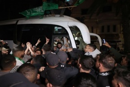 أعلنت هيئة السجون في إسرائيل إطلاق سراح 90 أسيرا فلسطينيا من سجن عوفر  وسط احتفالات كبيرة في بيتونيا غرب رام الله