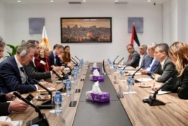 ناقش أمين سر اللجنة التنفيذية مباحثات فلسطينية اوروبية لاعادة تشغيل معبر رفح بطواقم السلطة