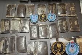 الشرطة تضبط 3 كغم من مادة الحشيش وحبوباً وعقاقير مخدرة بحوزة تاجر مخدرات و3 أشخاص في ضواحي القدس