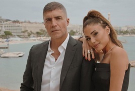 زوجة النجم التركي أوزغان دينيز تخرج عن صمتها بعد تعرضه لأزمة قلبية "سأحرقكم جميعا بنار الجحيم".
