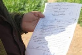 الاحتلال يُخطر بوقف العمل في بركس زراعي وبركة مياه في بردلة بالأغوار الشمالية.